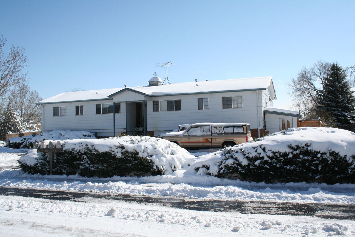 Building Photo - 1800 Pecan St