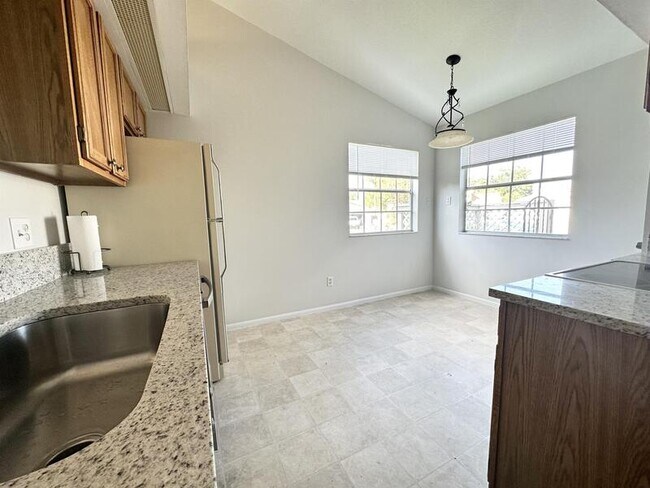 Building Photo - 973 Norfolk Ct
