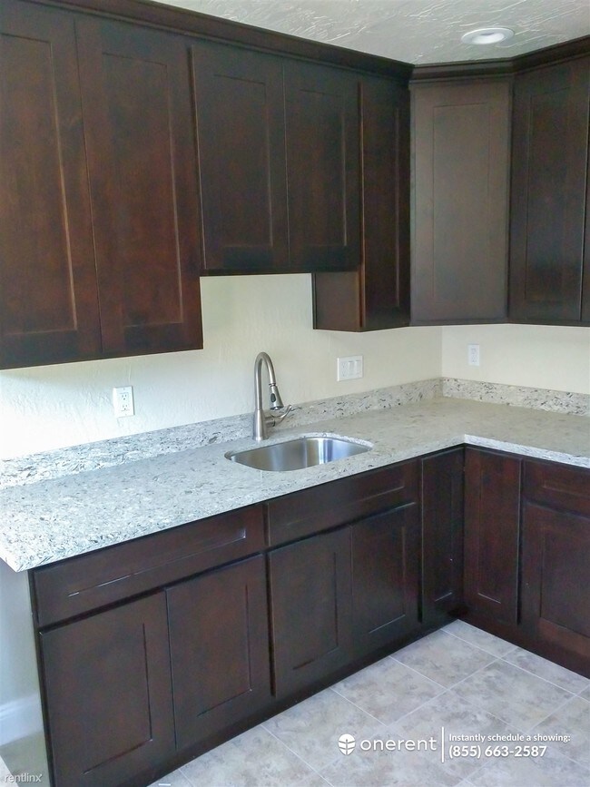 Building Photo - 2 br, 1 bath Duplex - 2696 Parker Ave