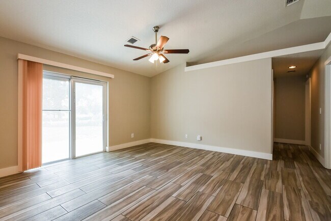 Foto del edificio - 12123 Woodglen Cir