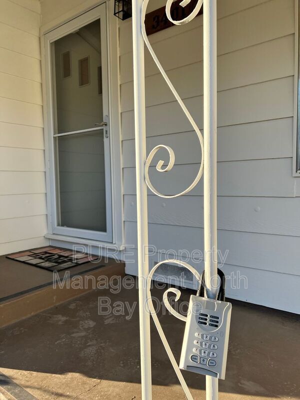 Building Photo - 3401 Moriconi Dr