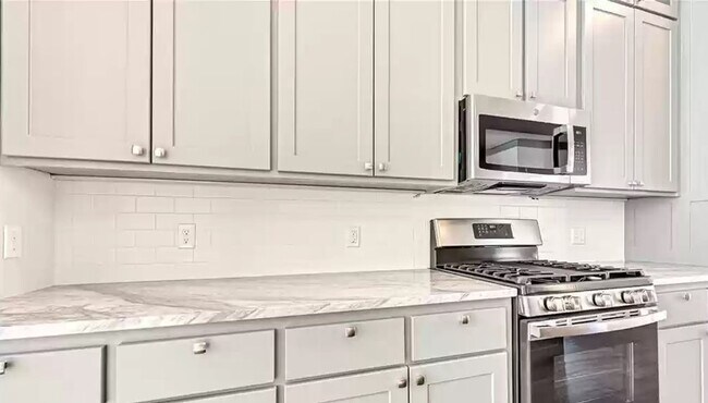 Building Photo - New construction in the heart of East Faye...