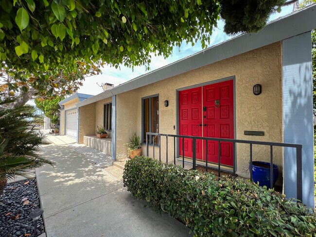 Building Photo - 8116 Billowvista Dr