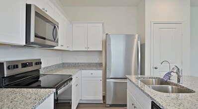 Building Photo - 524 Halifax Ct