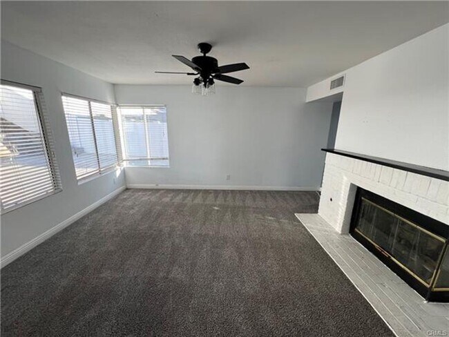 Foto del edificio - Beautifully Menifee Home with Three-Car Ga...