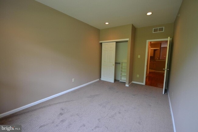 Building Photo - 613 Dresher Woods Dr