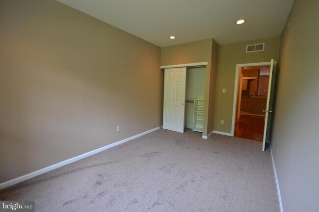Foto del edificio - 613 Dresher Woods Dr