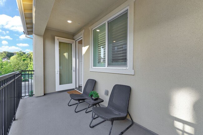 Foto del edificio - Modern, Bay View, 2 year old, 3 Bedroom, 3...