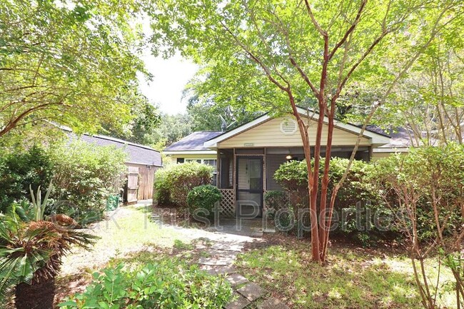 Building Photo - 733 Fort Johnson Rd