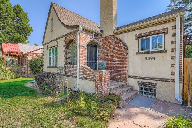 Building Photo - LOCATION LOCATION!! Updated 1925 Tudor-sty...