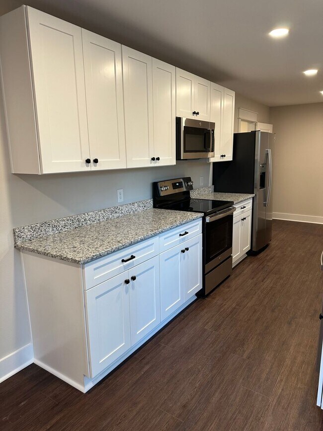 Foto del edificio - Available Now!