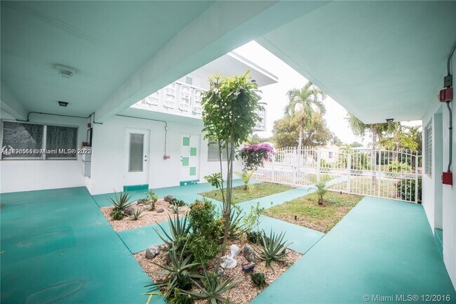 Foto del edificio - 1719 Wiley St