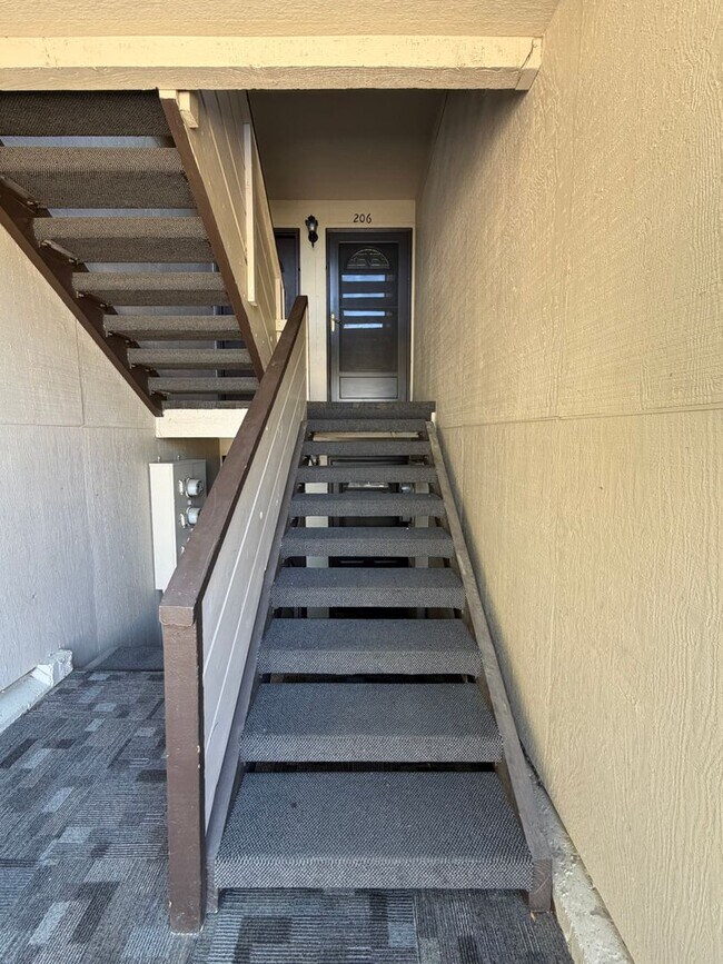 Foto del edificio - Meadow Springs Golf Course Views! 2 bed, 2 ba with Balcony!