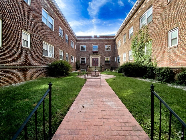 Building Photo - Walnut Manor