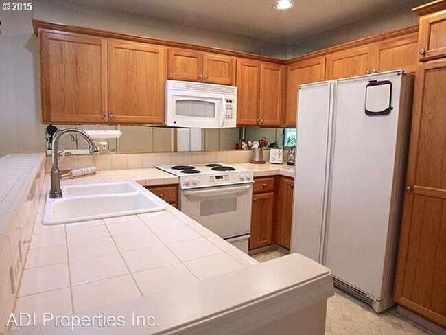 Building Photo - 3 br, 2.5 bath House - 1315 NE Kinney St.