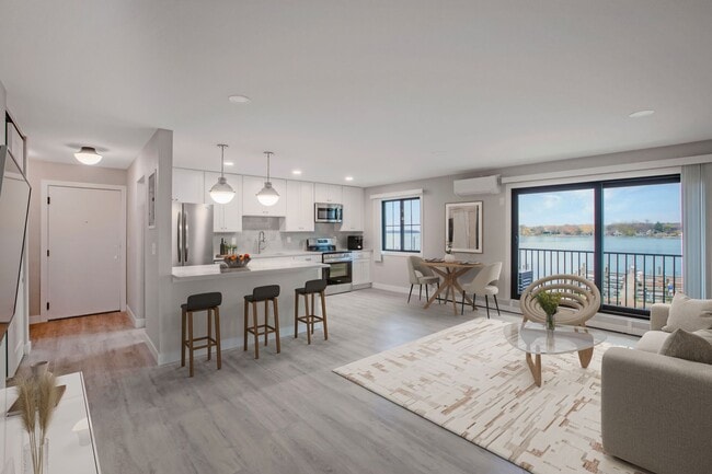Interior Photo - Excelsior Shores