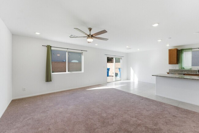 Foto del edificio - Three-Bedroom House For Rent!