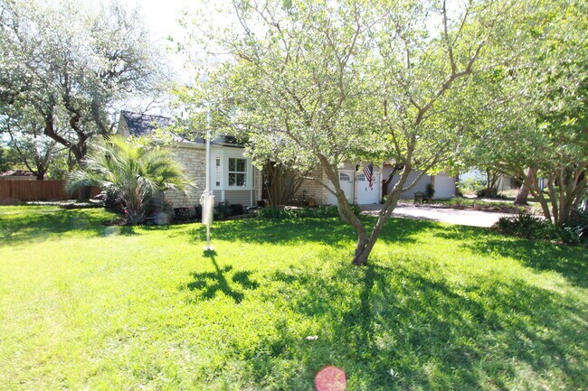 Foto del edificio - Magnificent 3 Bedroom, 2 Bath Home in Hunt...