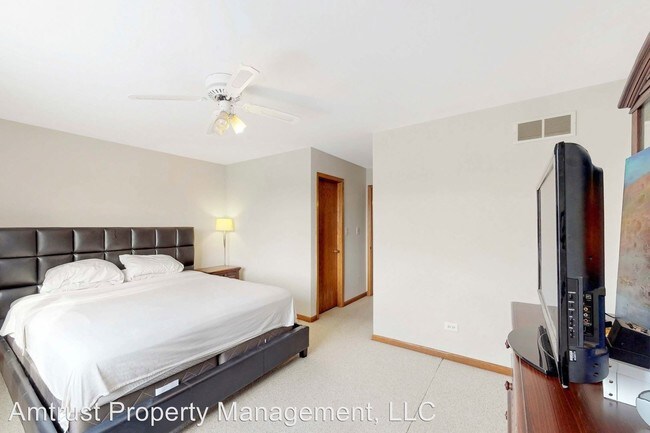 Foto del edificio - 2 br, 1.5 bath House - 19613 Cambridge Dr.