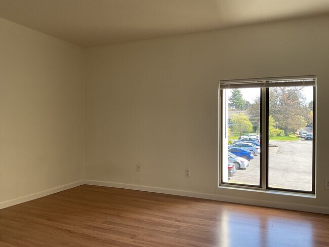 Foto del edificio - 1 Bed / 1 Bath Houghton condo in Kirkland $1,795/month