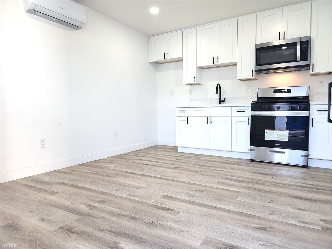 Primary Photo - 1 br, 1 bath Triplex - 1830 Newton Avenue ...