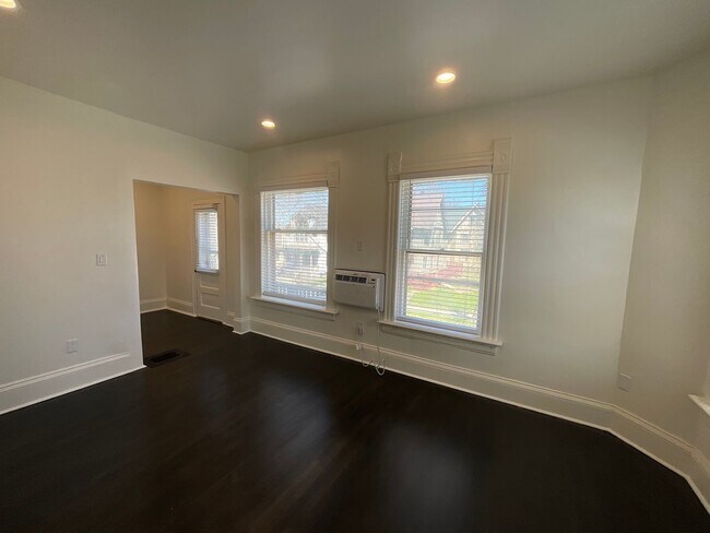 Building Photo - 441 E Garfield Ave
