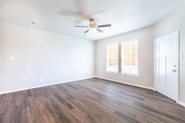 Building Photo - 135 Park Place Cir