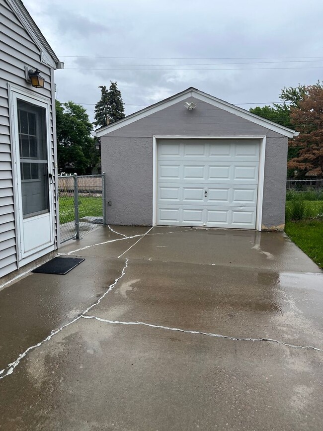 Building Photo - 2 Bed/1 Bath Rental Home!