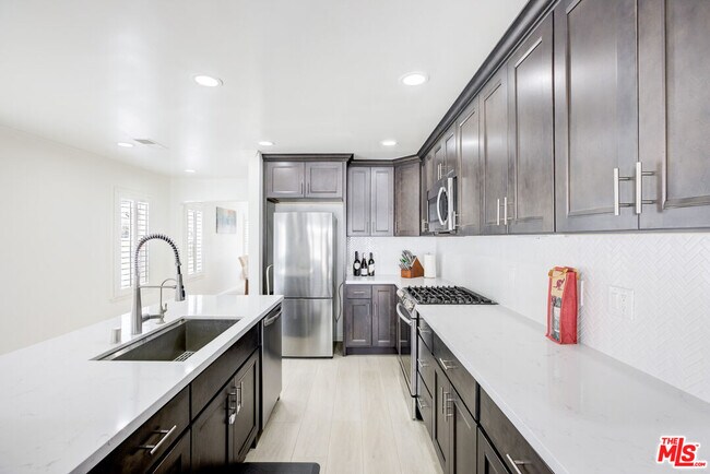 Building Photo - 6343 W 82nd St