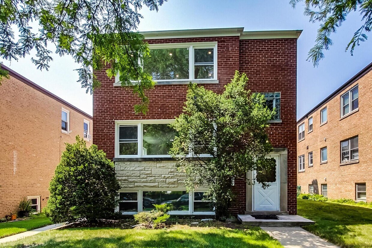 4821 Crain St Unit 1, Skokie, IL 60077 Condo for Rent in Skokie, IL