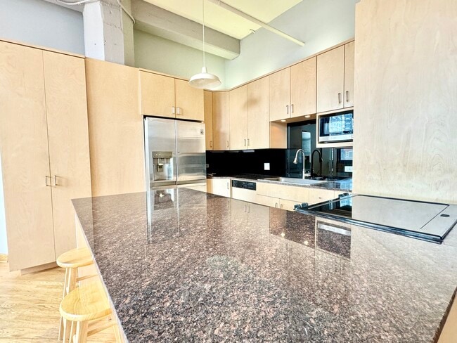 Building Photo - 124 W Polk St