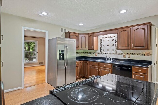 Building Photo - 5047 Hensley Dr