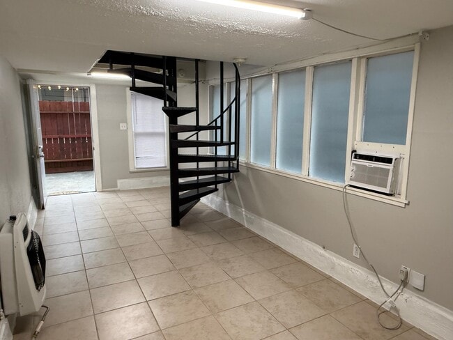 Building Photo - 808 Colquitt St