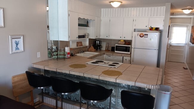 Building Photo - Pet Friendly Winter Rental - Furnished 2 B...
