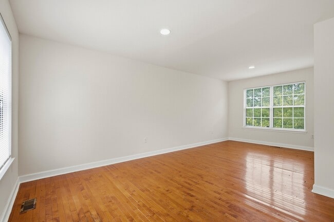 Foto del edificio - 7705 Seans Terrace