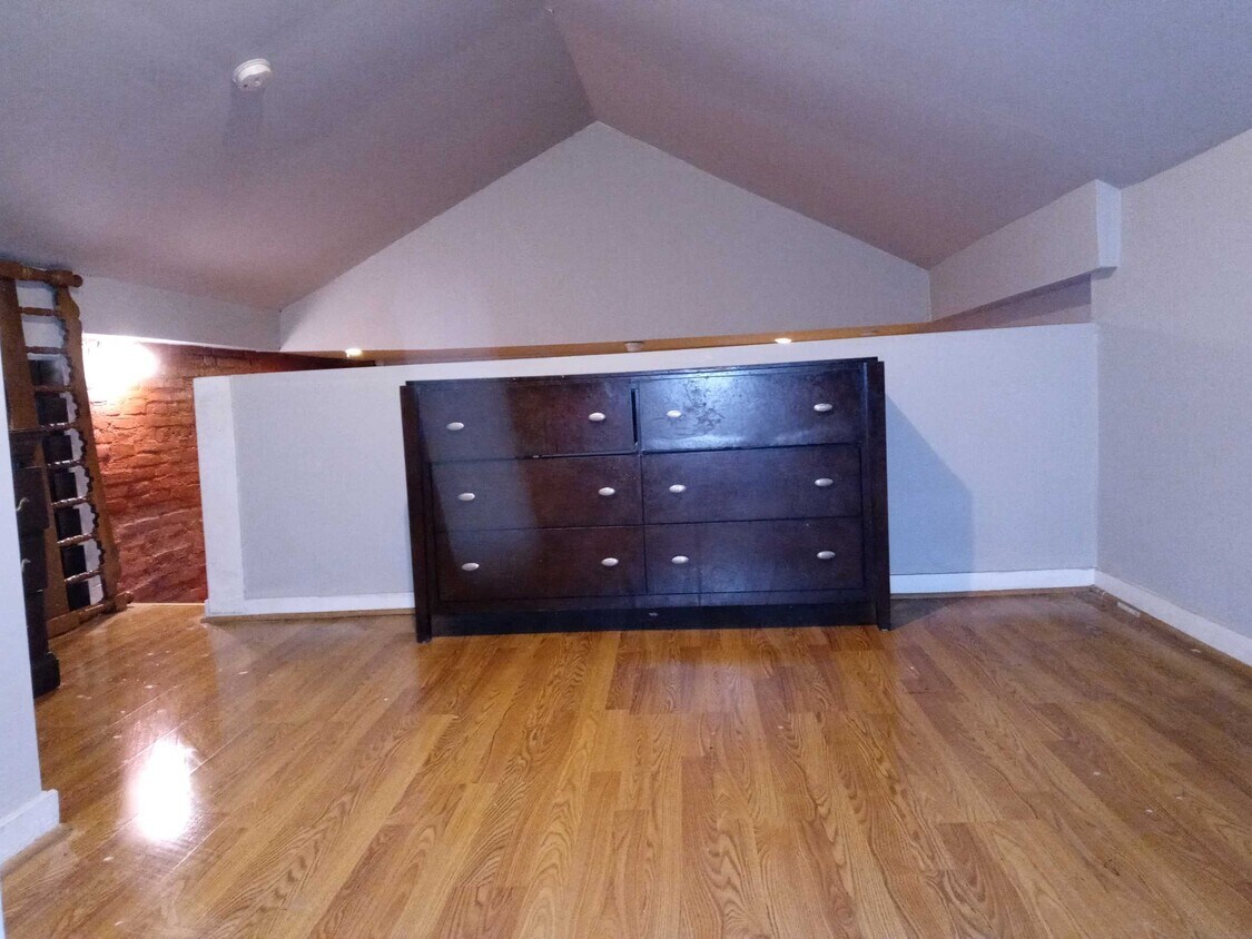 Foto principal - 526 Dr W J Hodge St