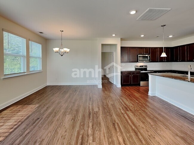Foto del edificio - 6114 Rosemore Ln