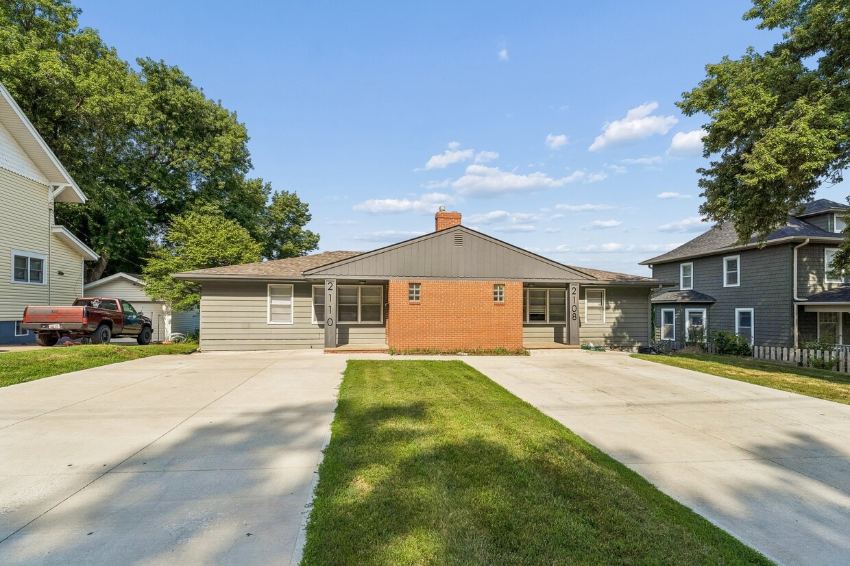 Photo - 2110 S 50th St (Omaha, NE)