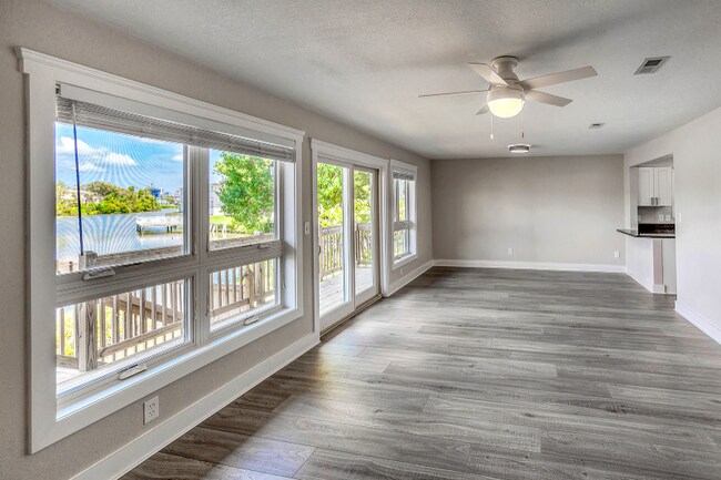 Foto del edificio - 229 Lake Dr