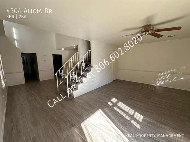 Foto del edificio - Large 3 bed, 2 bath home with two car garage!