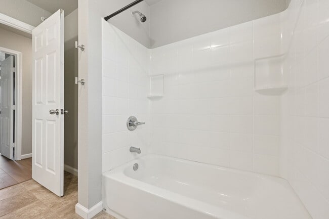 Building Photo - Creekside Haven