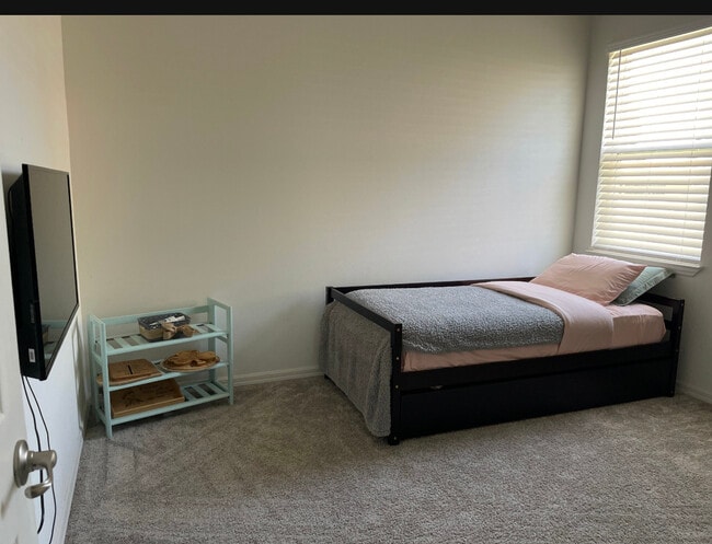 Front Bdrm - 229 Olin Rd SW