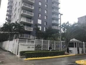 Building Photo - 850 N Miami Ave