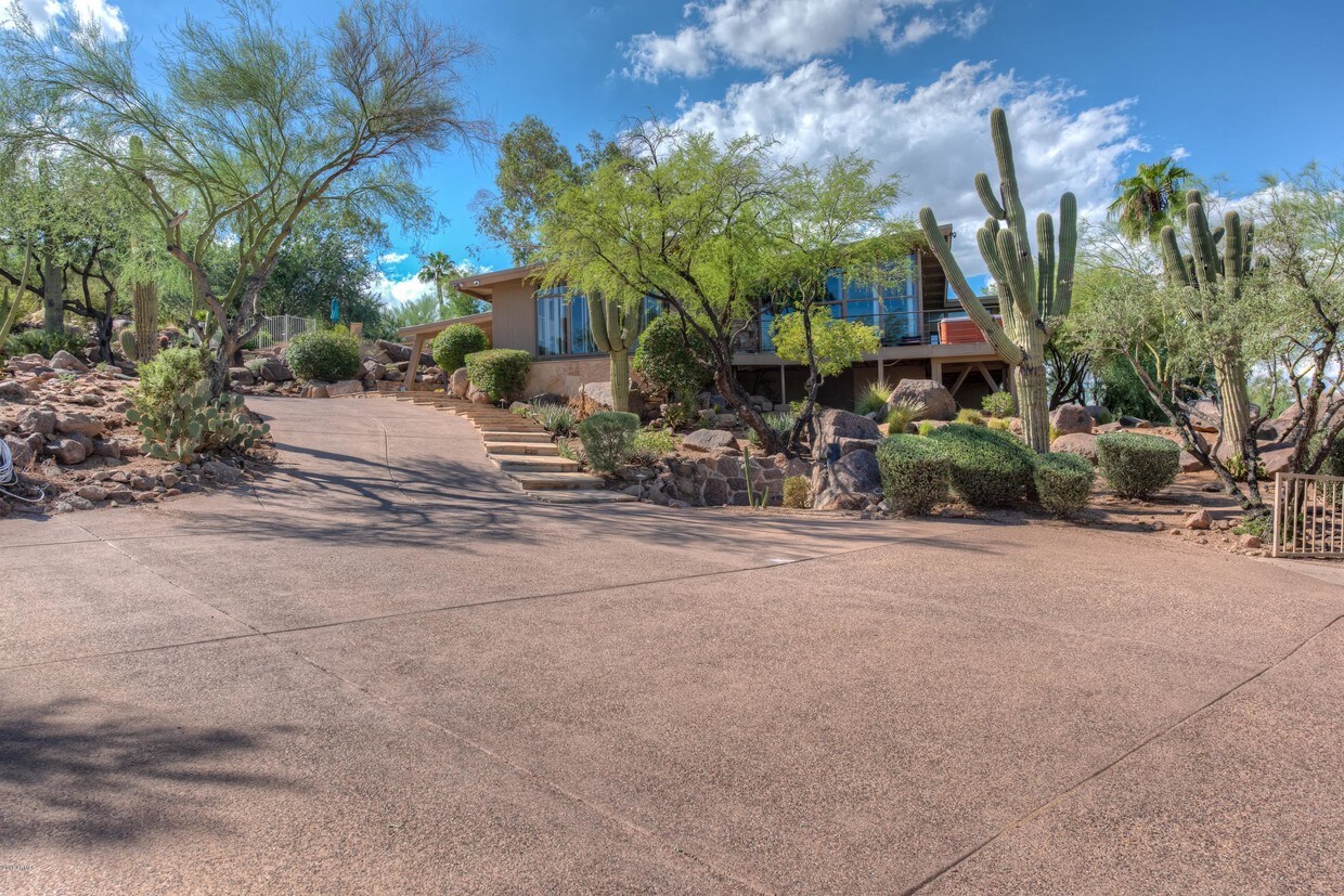 Primary Photo - 5719 E Starlight Way