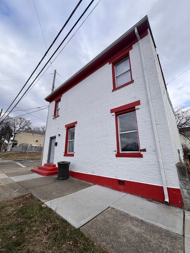 Building Photo - 538 S Front St