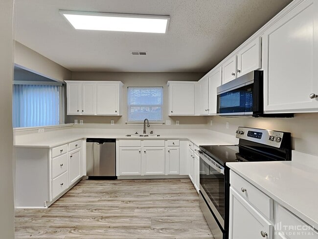 Building Photo - 6826 Squirrels Foot Ct