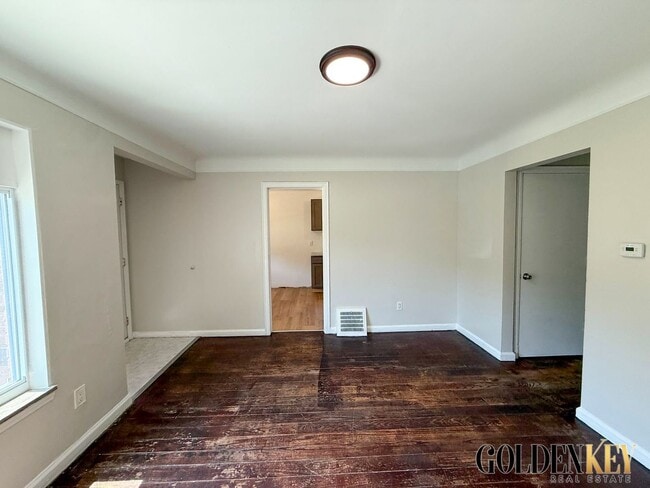 Building Photo - Charming 3 Bed 1 Bath on Detroit’s Eastside!