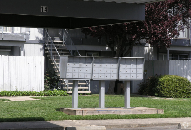 Building Photo - Southcrest Apartments