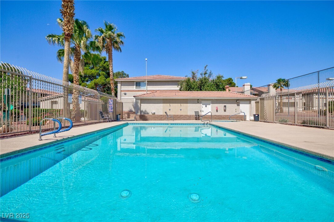 Foto principal - 7300 W Pirates Cove Rd