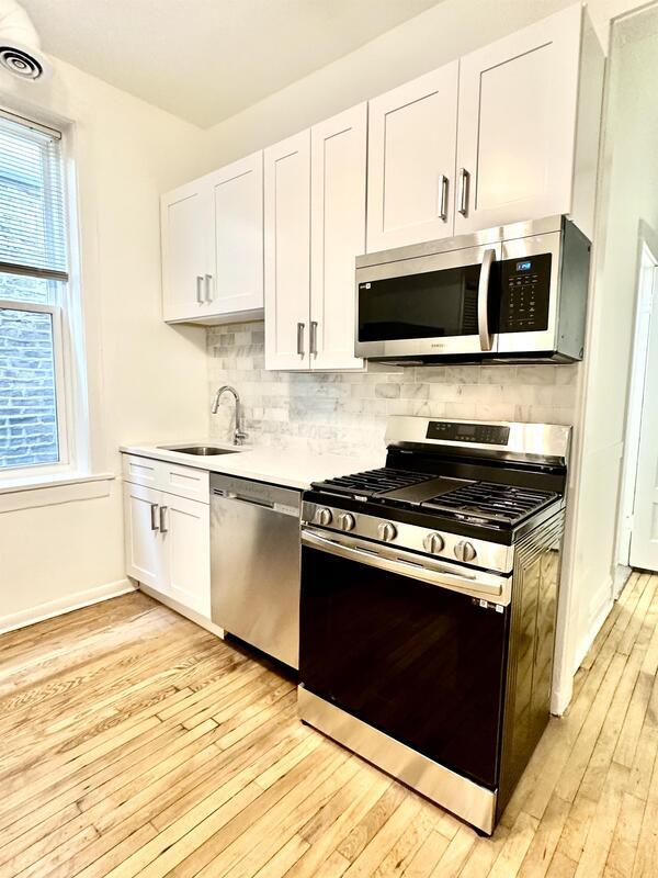 Building Photo - 2303 S Oakley Ave